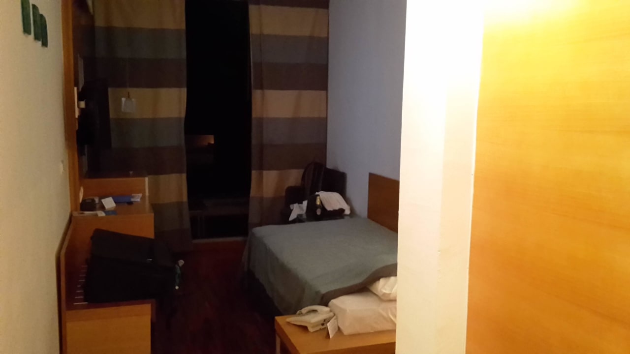 Vom Eingang in das Einzelzimmer Bluesun Hotel Soline