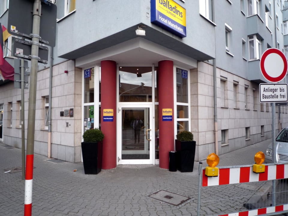 Eingang B&B HOTEL Mannheim-City