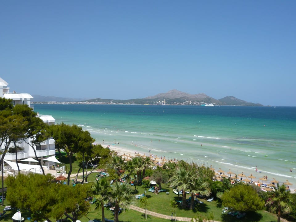 Aussicht vom Balkon auf den Strand Playa Esperanza Resort