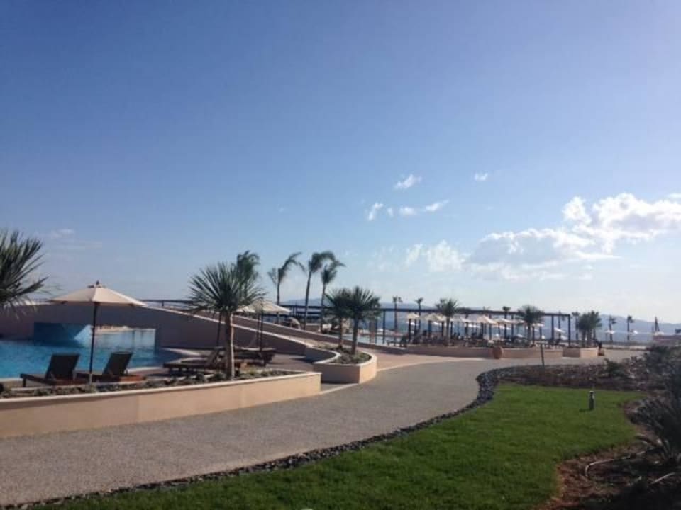 Weg zum Pool.. Miraggio Thermal Spa Resort