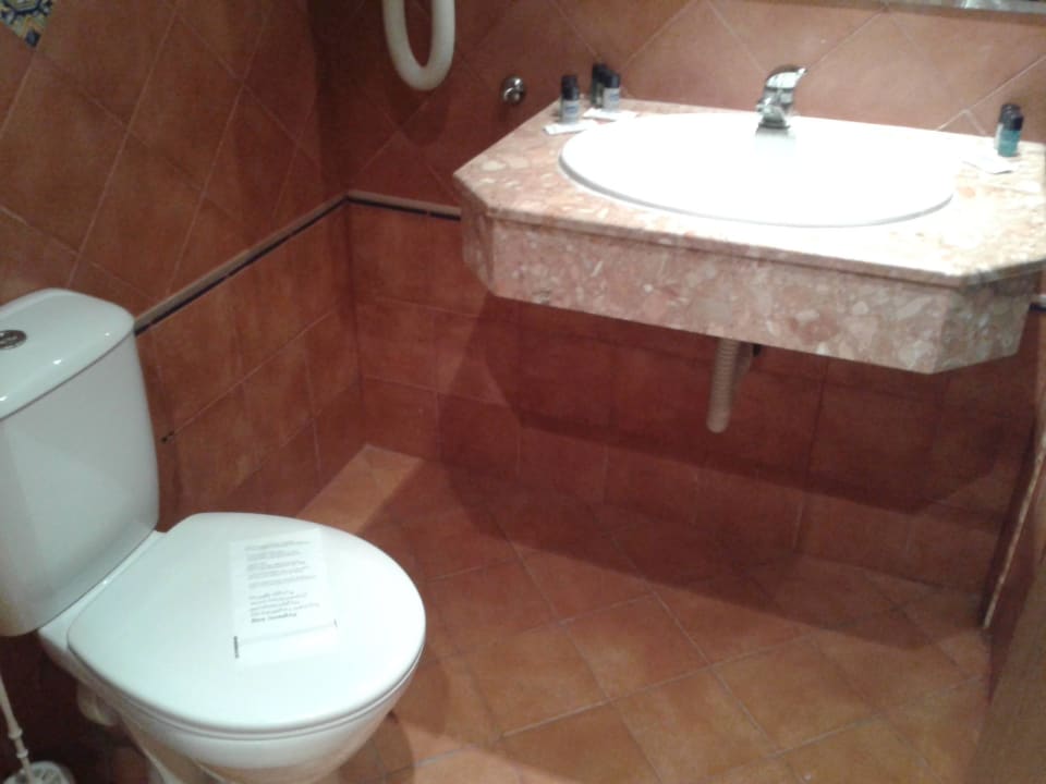 Dreckig wird geputzt gegen Aufgeld Hotel Atrium Beach