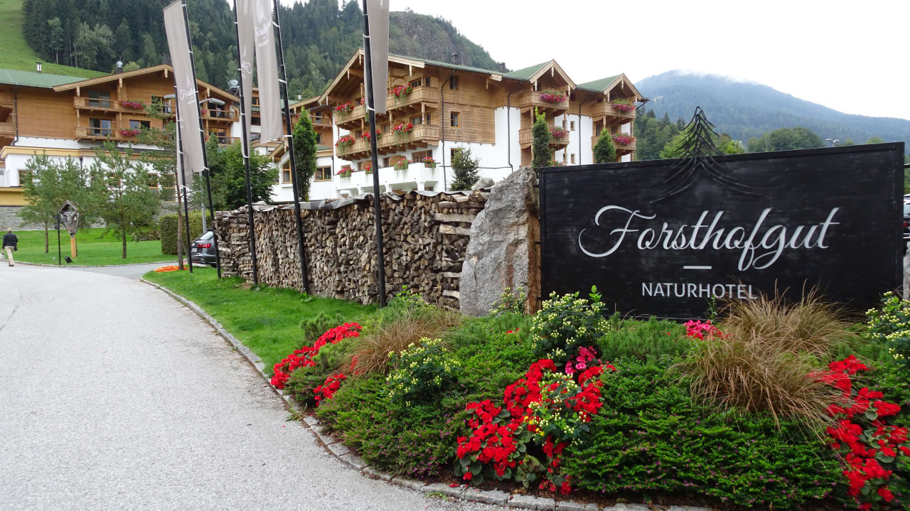 Außenansicht Naturhotel Forsthofgut