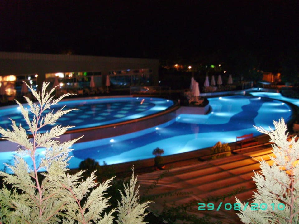 Pool bei Nacht Sueno Hotels Beach Side