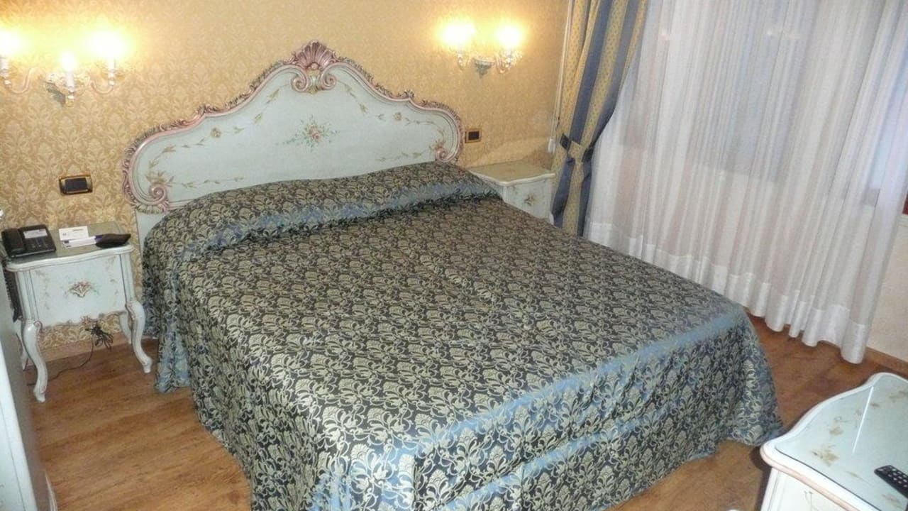 Venezianisch gestaltete Zimmer Hotel Olimpia Venice, BW Signature Collection