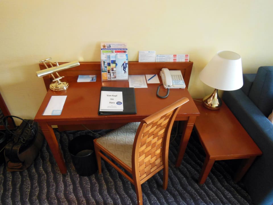 Schreibtisch im Zimmer Wyndham Hotel Stralsund HanseDom