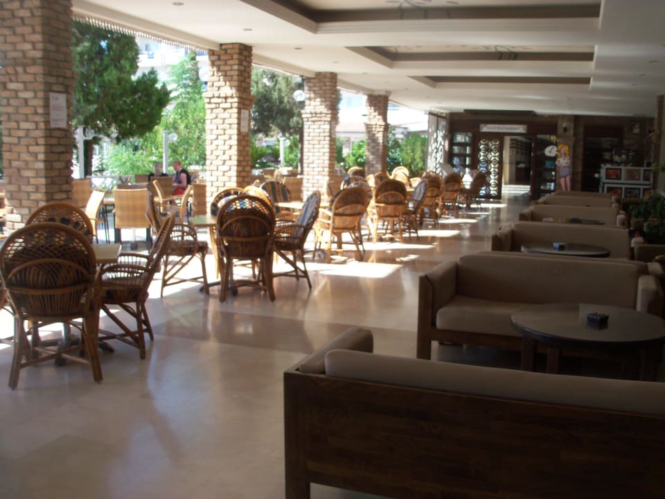 Aussenlobby Seaden Corolla Hotel