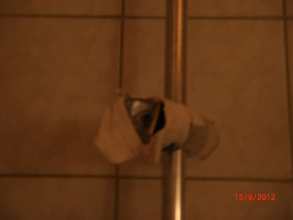 Duschstange mit Klebeband fixiert Hotel Obersdorfer Hof