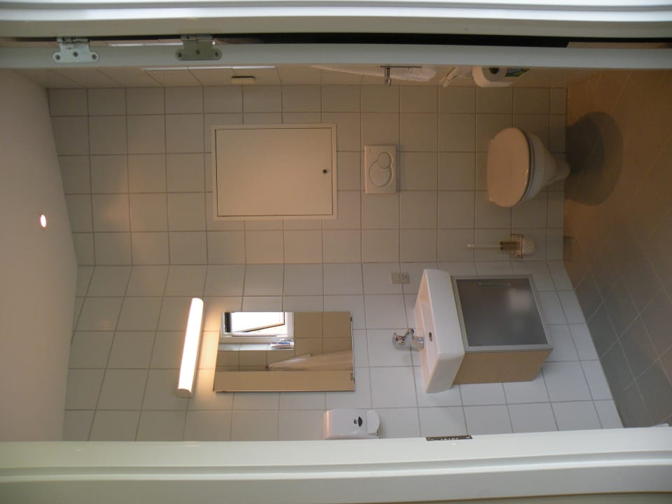 Bad, links (nicht sichtbar) Dusche Hotel Fuglsøcentret