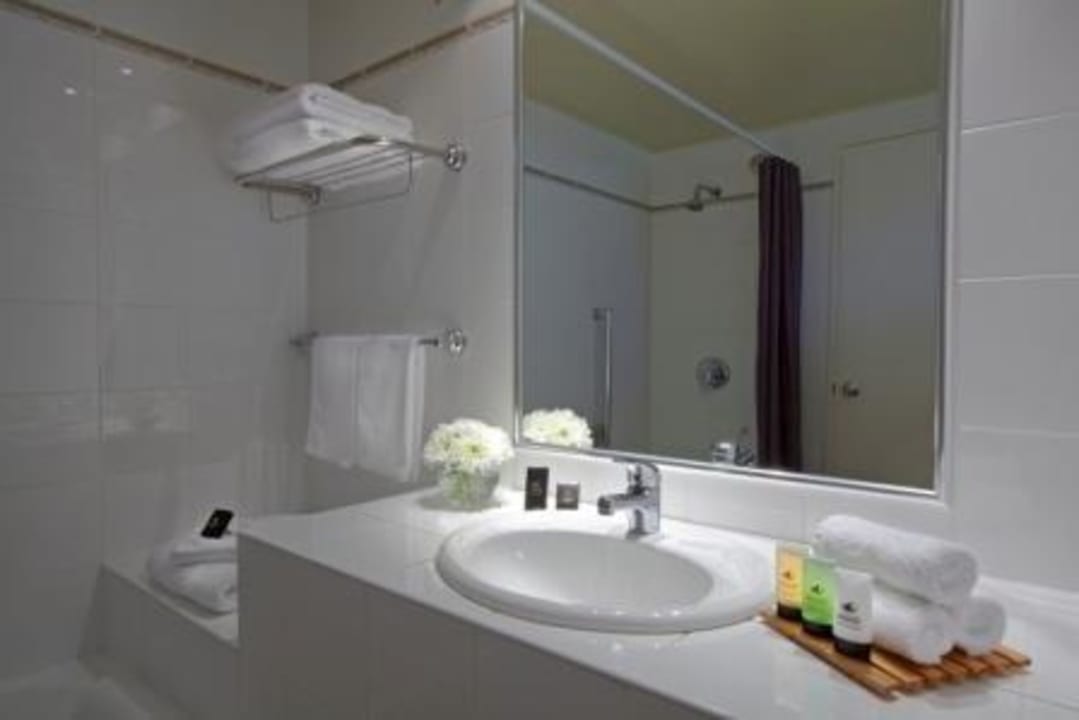 Bathroom  Edgewater Hotel