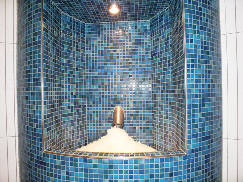 Eis zum Abkühlen in der Sauna  Ringberg Hotel