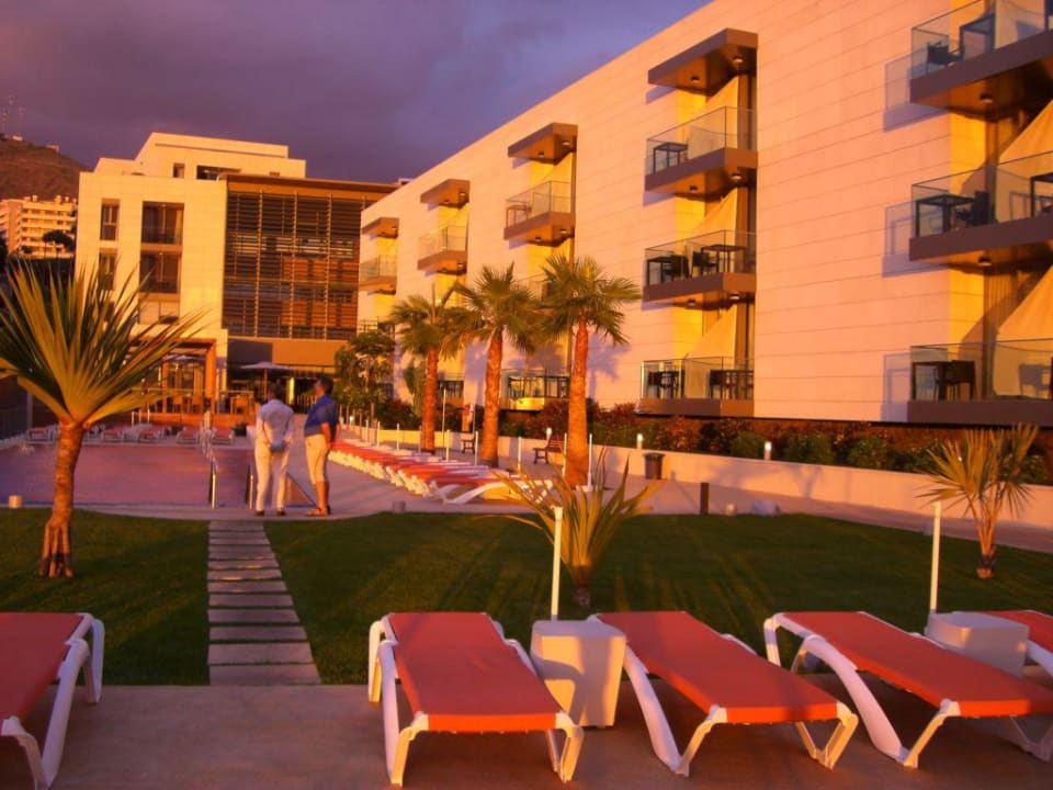 Blick aufs Hotel am Abend Hotel Golden Residence