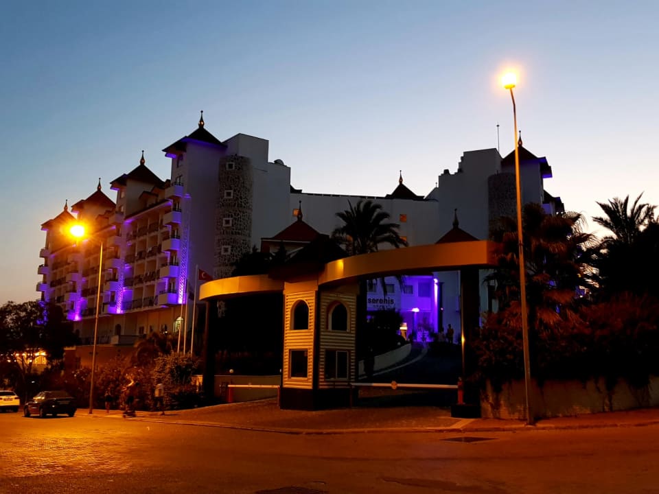 Außenansicht Serenis Hotel