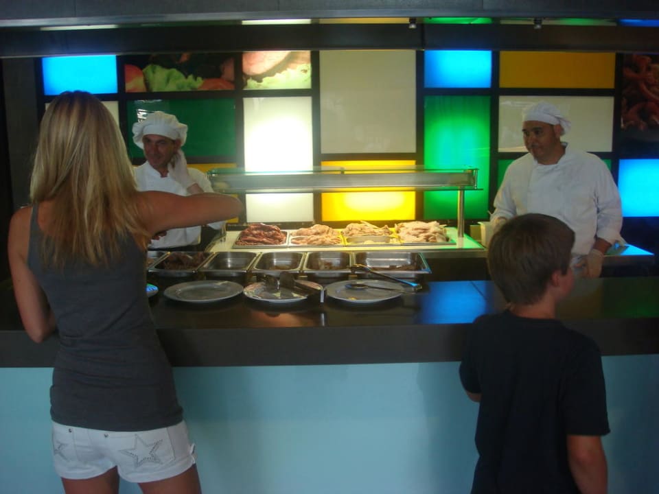 Zubereitung am offenen Buffet Mediterranean Palace Hotel