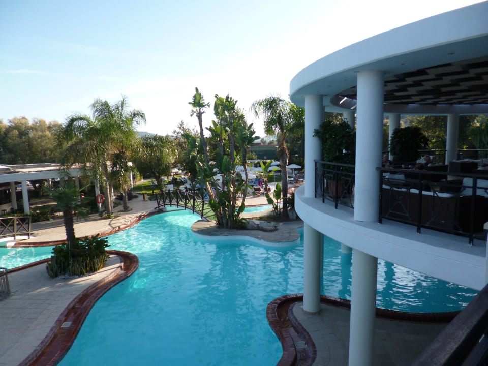 Blick über die Poolanlage Hotel Calypso Beach