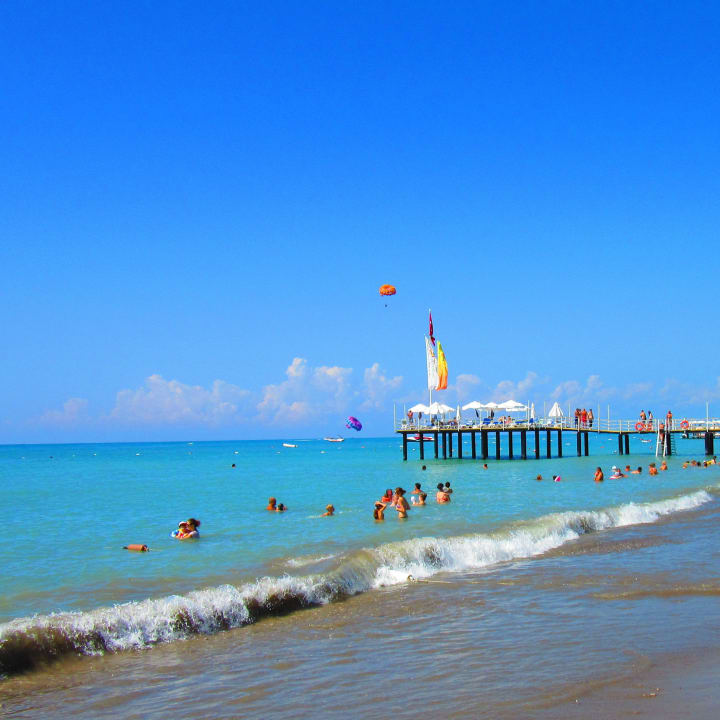 Вид на пляж и пирс Port Nature Luxury Resort & Spa