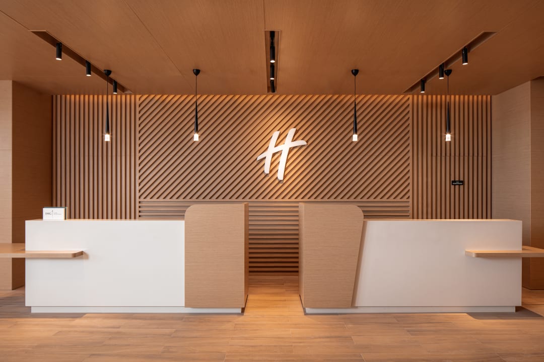 Lobby Holiday Inn & Suites Dubai Science Park by IHG