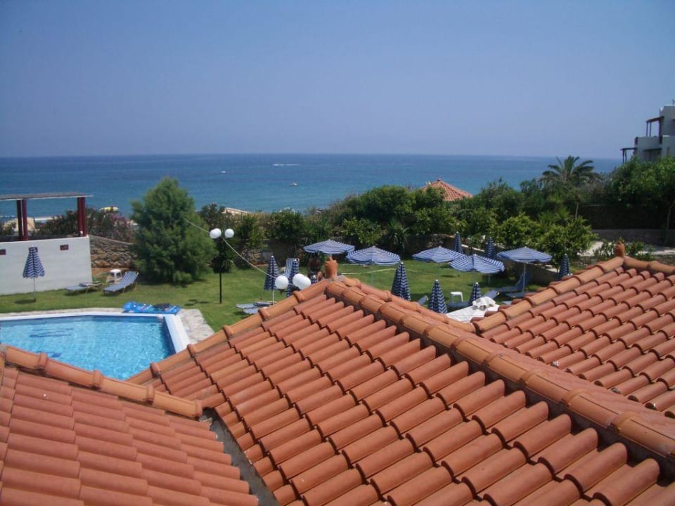 Неон - вид с балкона Hotel Neon