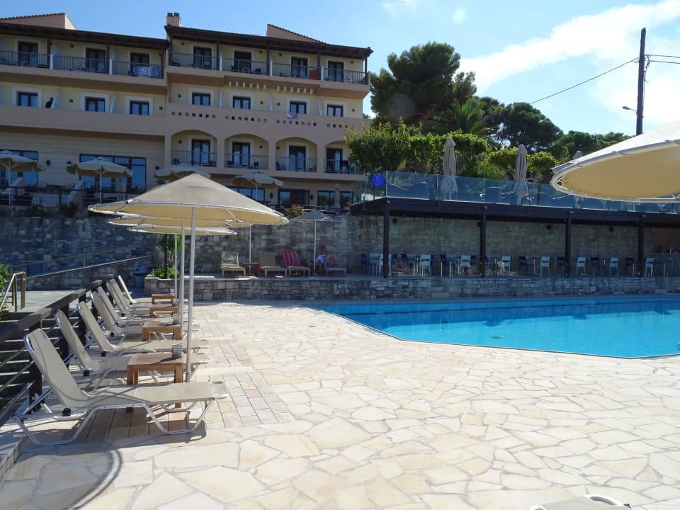 Hotel und Pool Hotel Forest Park