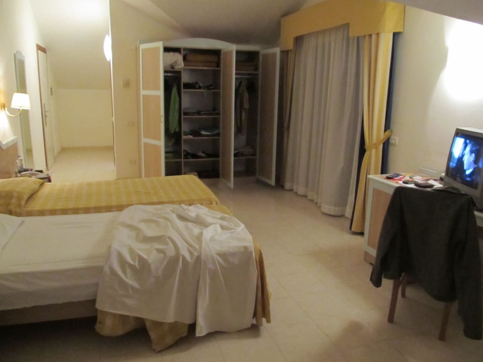 Blick aufs große Zimmer Falkensteiner Club Funimation Garden Calabria