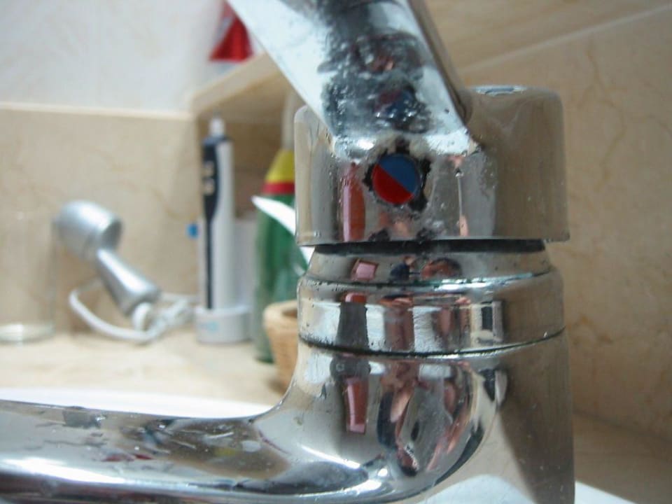 Schimmel am Wasserhahn Grupotel Cala Marsal Nature Hotel