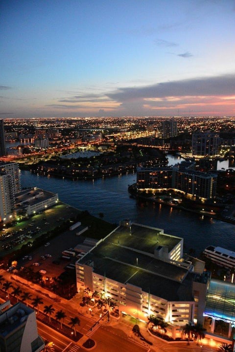 Blick von Dachterrasse Club-Level Diplomat Resort & Spa Hollywood, Curio Collection by Hilton