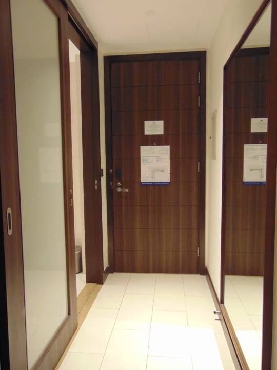 Zimmer Hampton By Hilton Dubai Airport