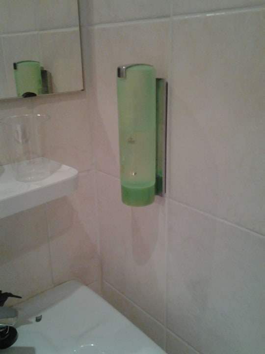 Einziges Pflegeprodukt: Flüssigsseife Golden Tulip Hotel Noordwijk Beach