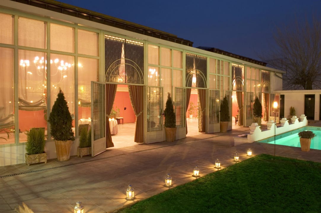 Jardín nocturno Hotel Oasis