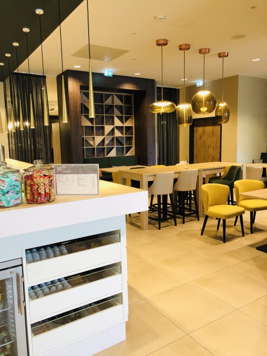 Gastro Hampton by Hilton Berlin City East Side Gallery
