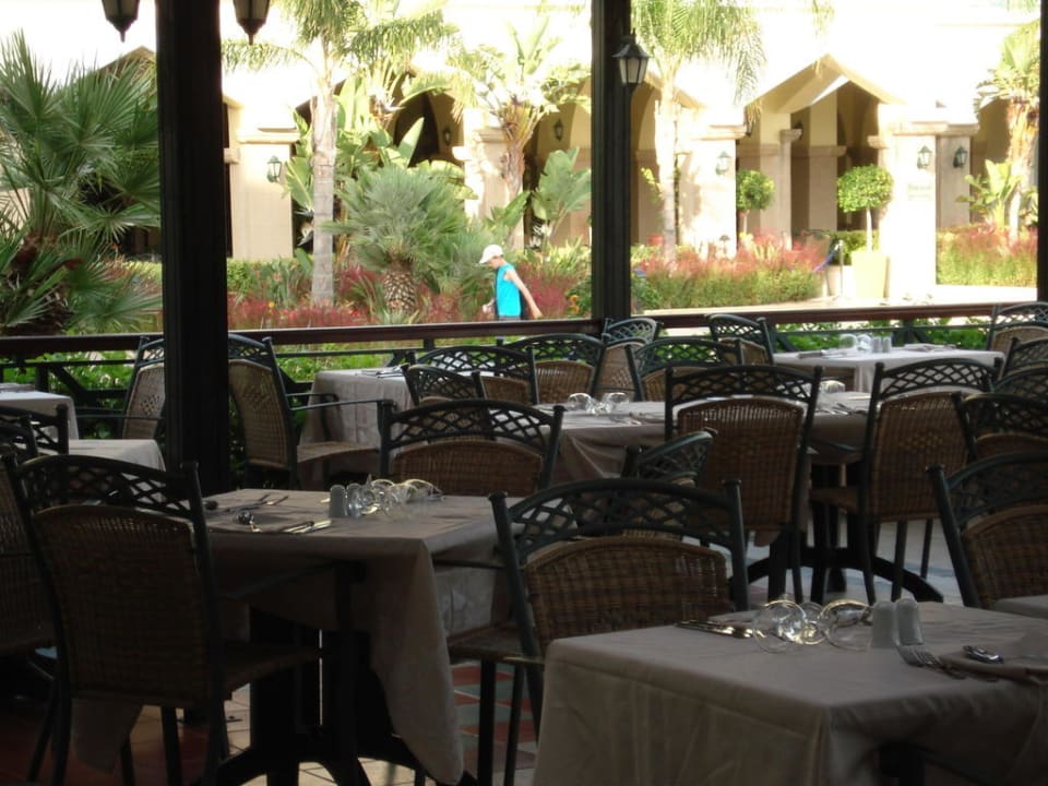 Die Frühstücksterrasse vom Hauptrestaurant Lindos Princess Beach Resort & Spa