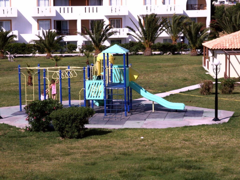 Hier darf gespielt werden. Akti Beach Club