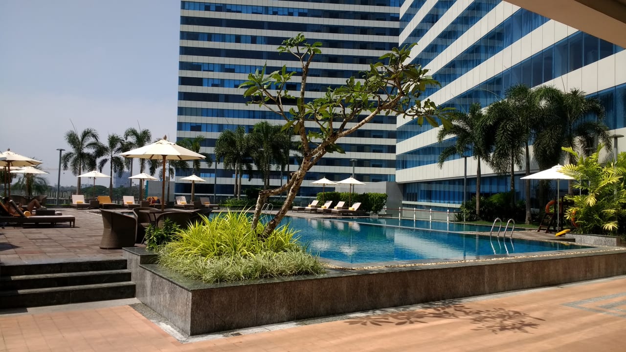 Pool Melia Yangon