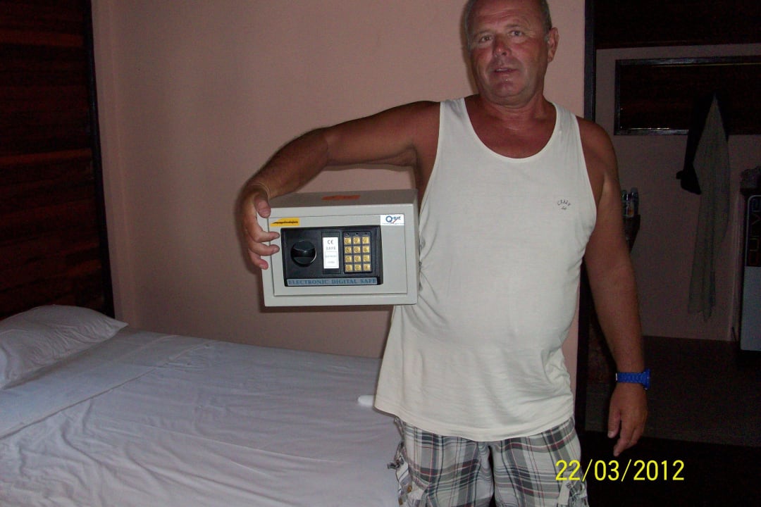 Tresor vom Hotelzimmer, zum Mitnehmen wie man sieht Hotel Sangswan Resort