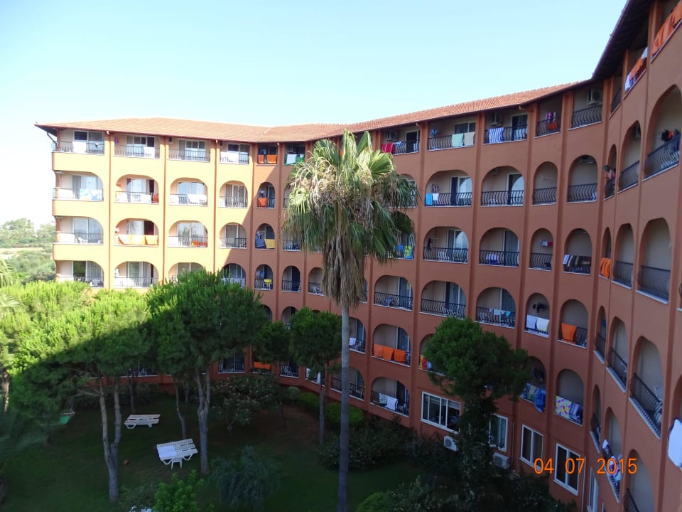 Hauptgebäude Club Turtas Beach Hotel