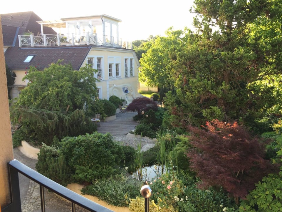 Ausblick in d. Garten aus unserem Zimmer Garten-Hotel Ochensberger