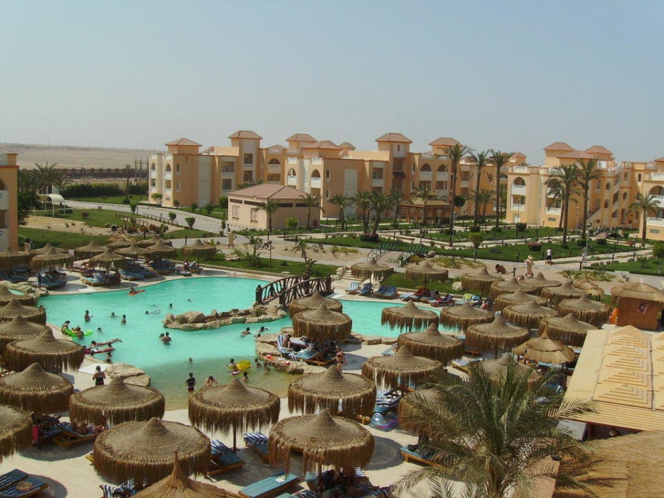 Pool von der Rutsche aus.. Pickalbatros Aqua Park Resort - Hurghada