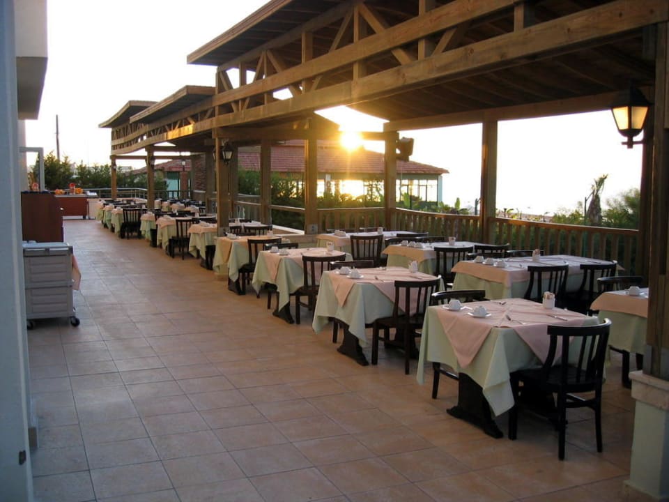 Frühstücks-und Mittagsterrasse mit Meerblick Dobedan Beach Resort Comfort