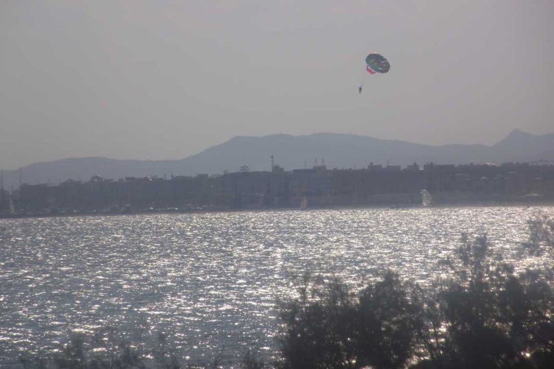 Super Blick von der Terrasse des Hallenbades The Orangers Beach Resort and Bungalows