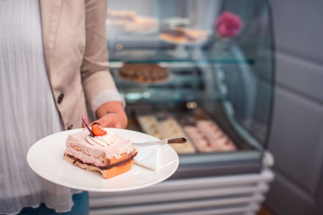 "Hausgemachte Kuchen & Torten" Strandhotel Strande (Strande