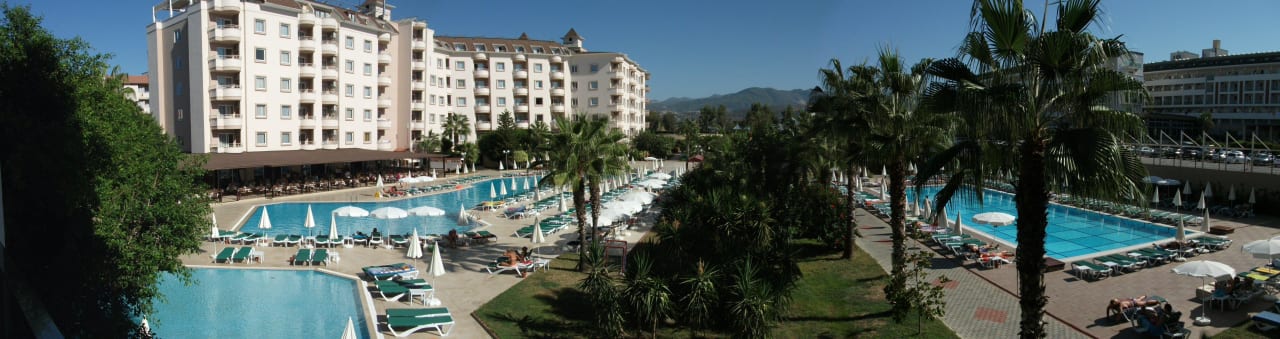 Aktiv-, Kinder und Normalerpool Hotel Royal Garden Beach