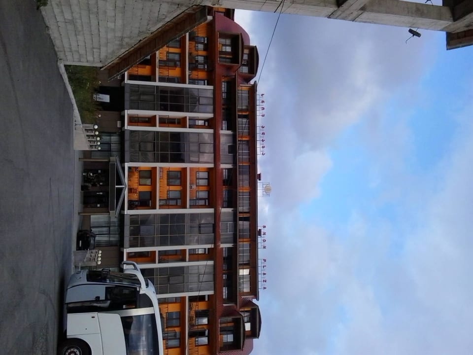 Hotel od frontu Snow Plaza Hotel