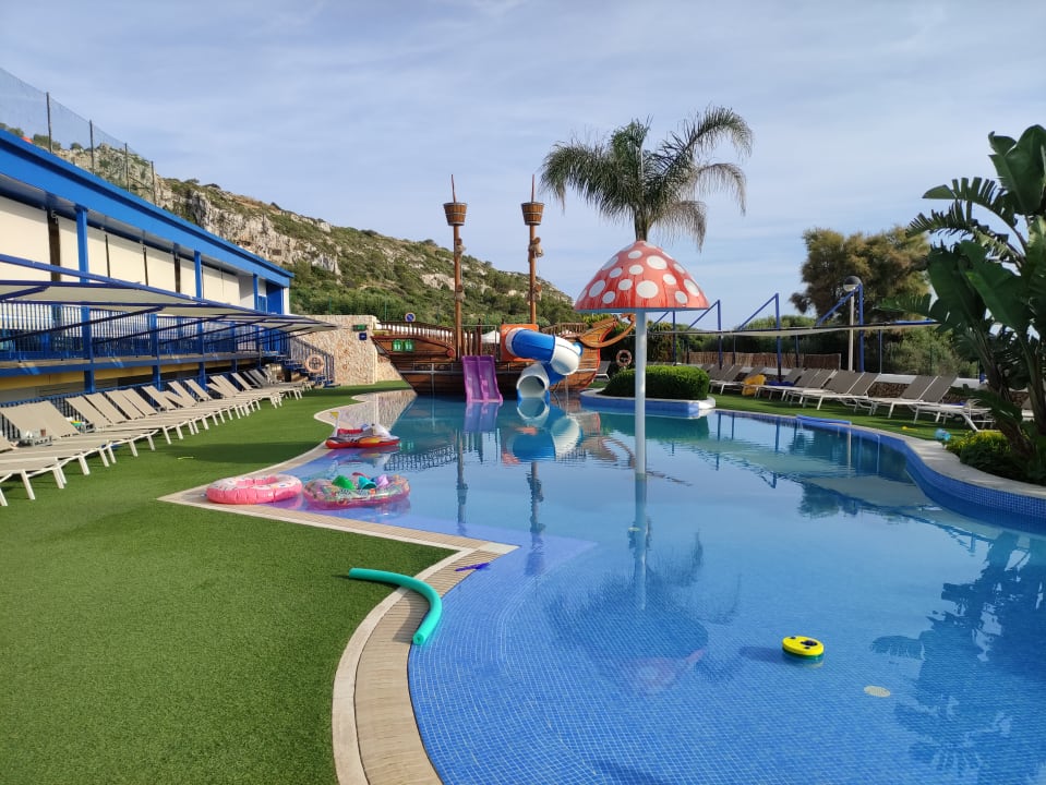 Pool Royal Son Bou Family Club