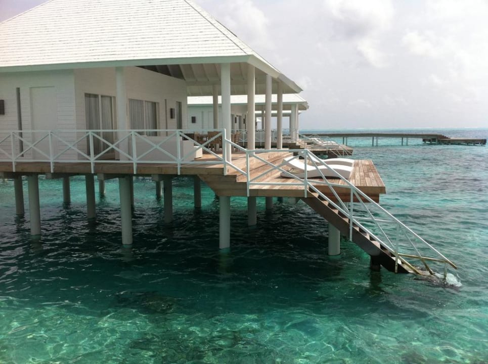 Wasservilla umgeben von türkisem Wasser- ein Traum Diamonds Thudufushi