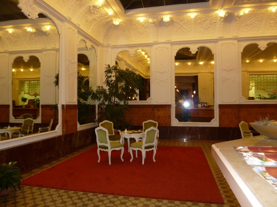 An der Rezeption Hotel Kaiserhof Victoria