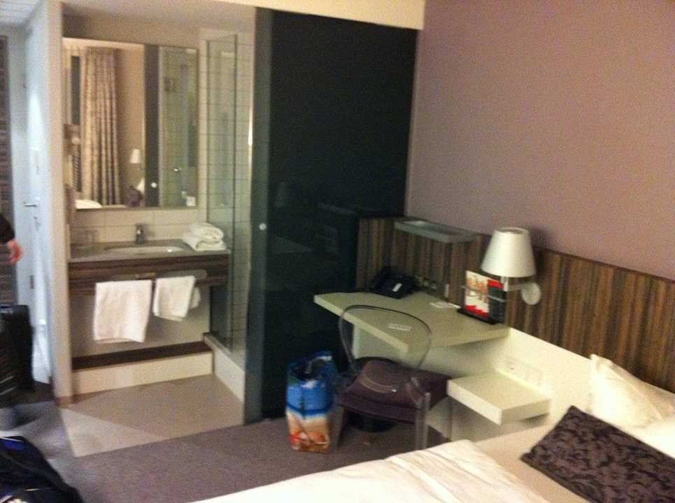 Wohn - und Badebereich Premier Inn Nürnberg City Nordost