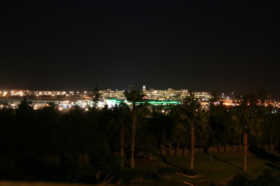 Ausblick in der Nacht vom Zimmer auf Golfplatz Dreams Lanzarote Playa Dorada Resort & Spa