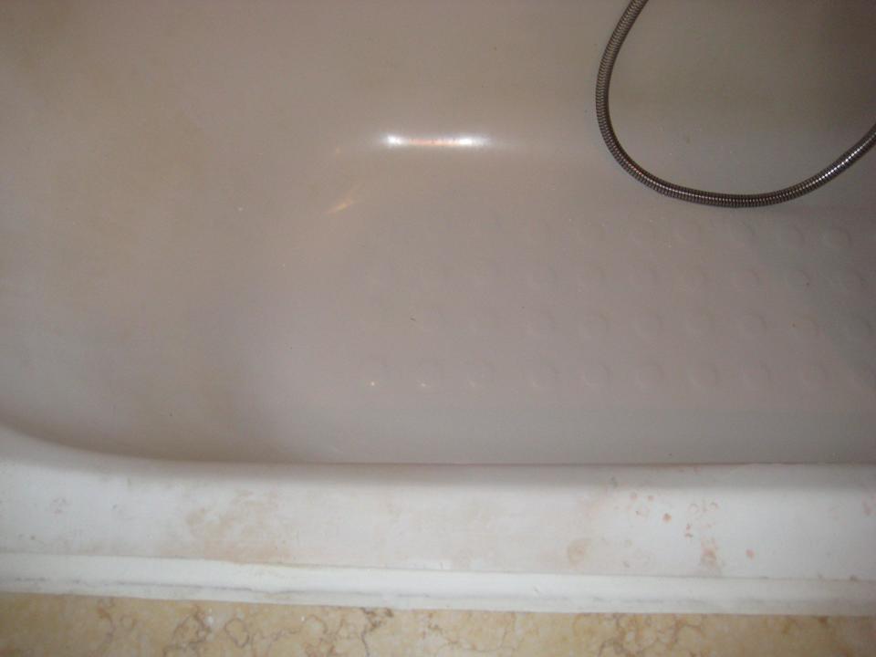 Badewannenrand - abgeplatze Email, Rost, Schimmel! Makadi Palace