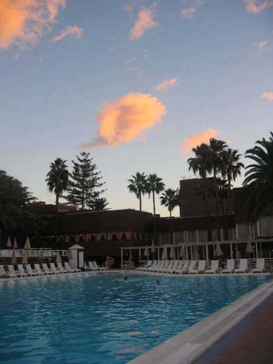 Poolanlage Hotel Riu Palace Oasis