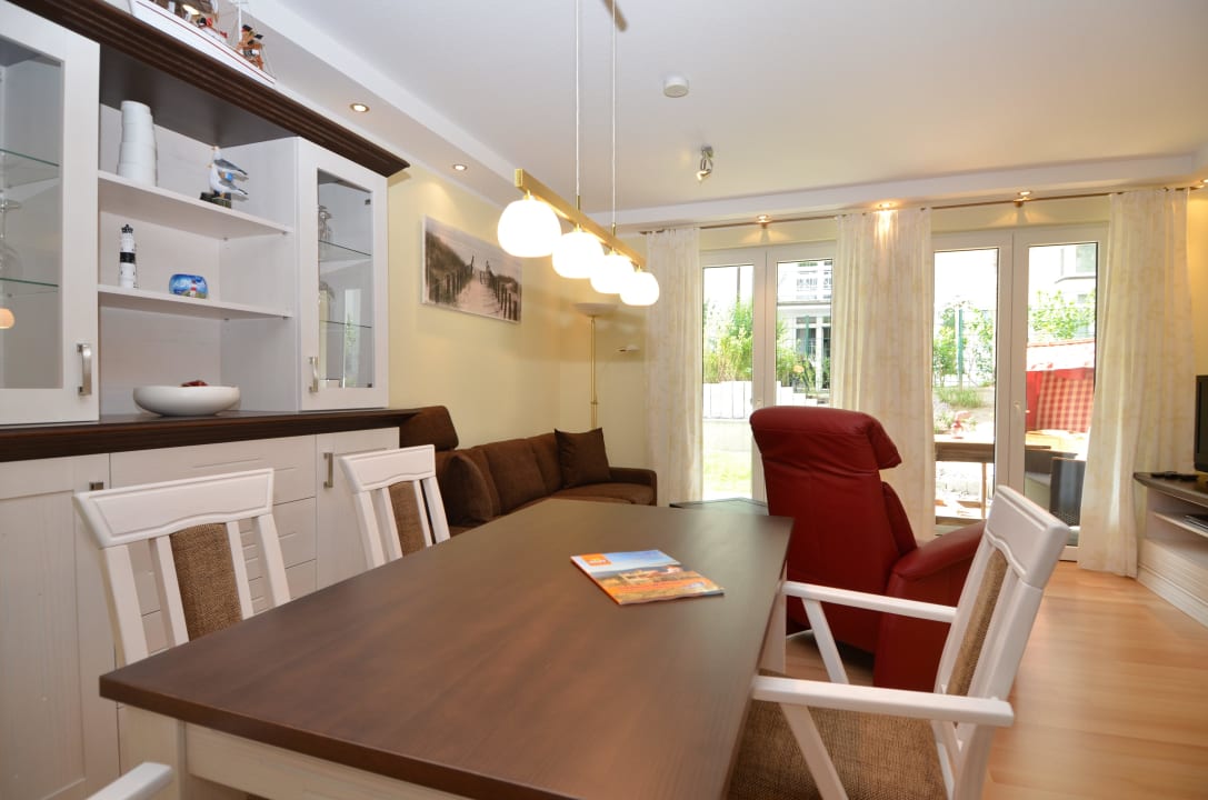 Sanfte Brise/ Wohn- und Essbereich Ostseeappartements Rügen Residenz Margarete