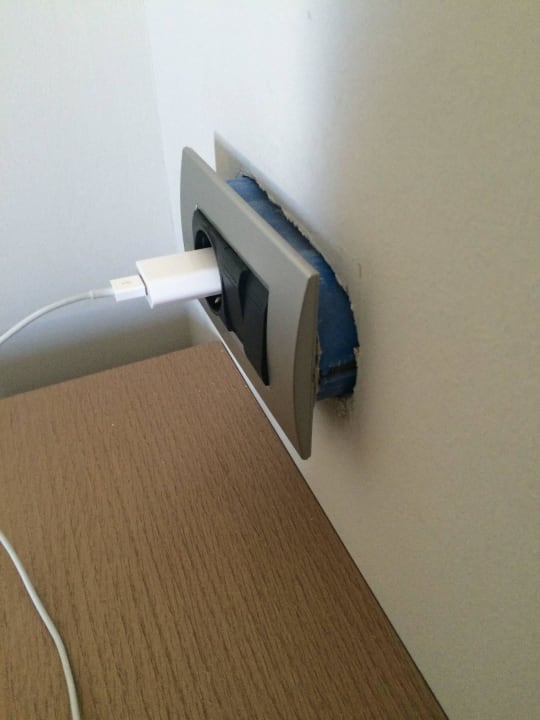 Beim Ziehen des Steckers, kommt die Elektronik mit The Ixian Grand & All Suites